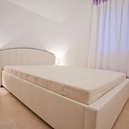 Appartement With A Parking Space Komiza, Vis - 12325